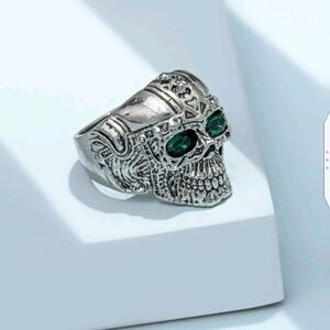 🆕 ☠️SILVER-TONE FAUX EMERALD SKULL RING☠️
